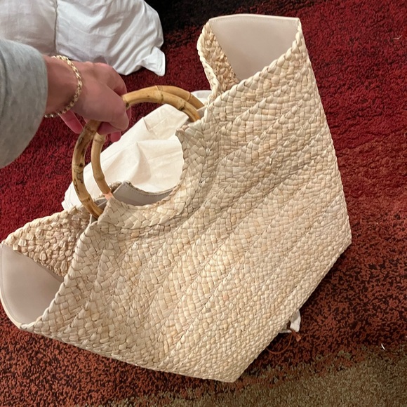 New In Box! Cult Gaia Jerrica Straw Tote Bag - Picture 3 of 12